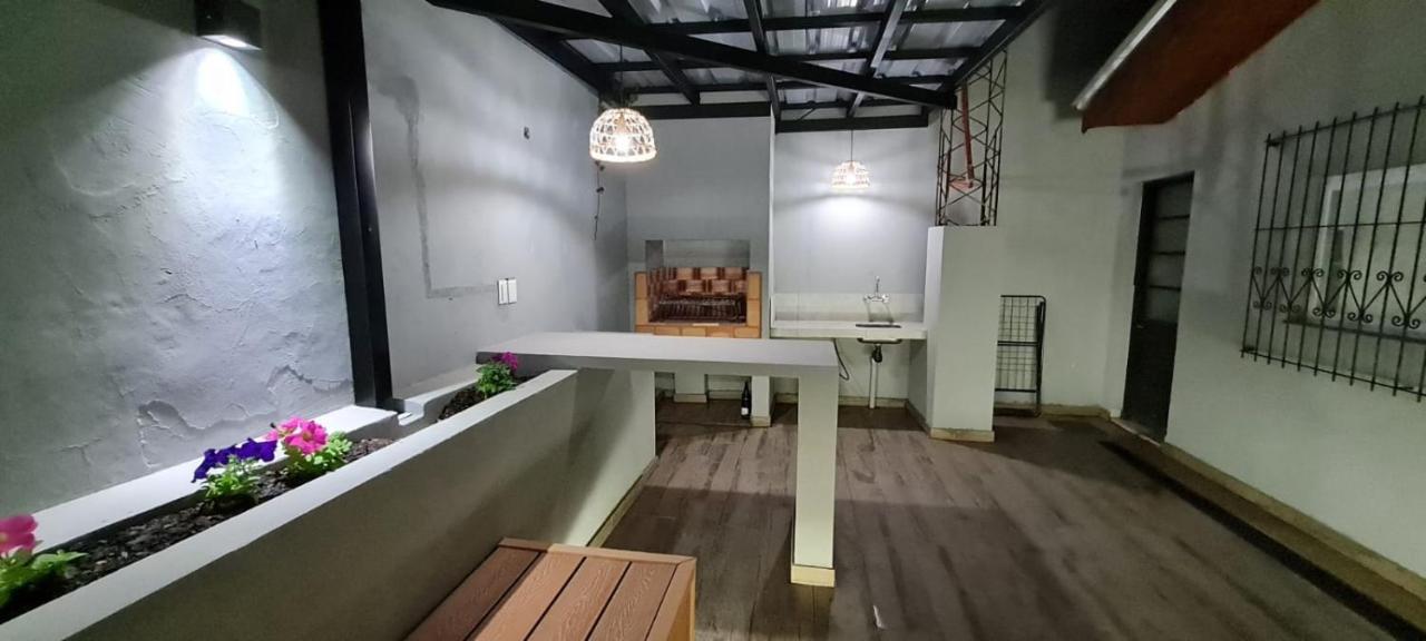 Casa Centrica Con Yacuzzi !!! Porto Iguaçu Exterior foto
