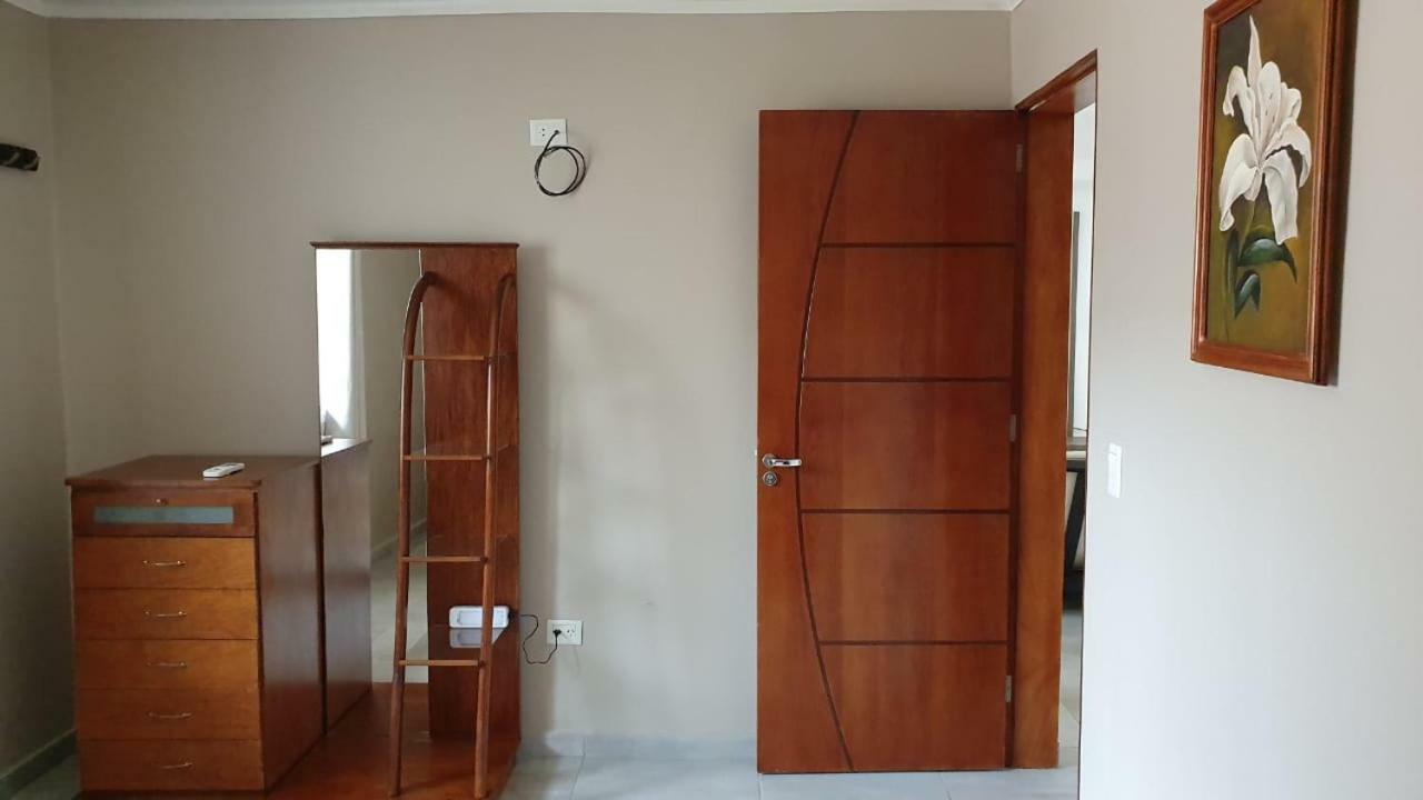 Casa Centrica Con Yacuzzi !!! Porto Iguaçu Exterior foto
